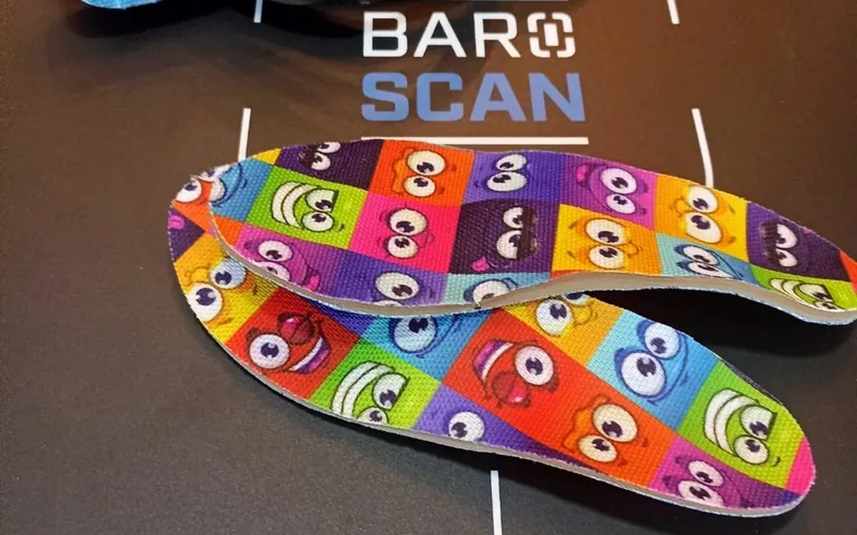 Palmilhas personalizadas sobre a plataforma de baropodometria